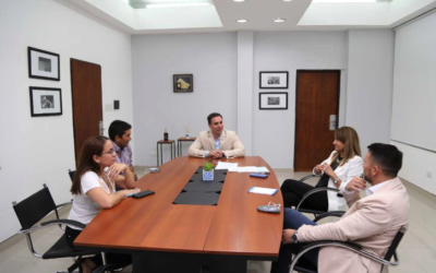 Convenio entre Nuestra Voz y la Uncaus para formación profesional en comunicación